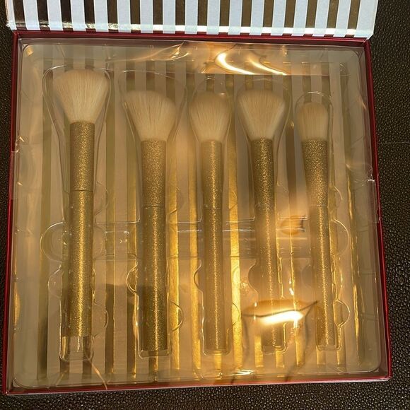 Ellen Tracy Essential Brush Collection - Picture 4 of 6